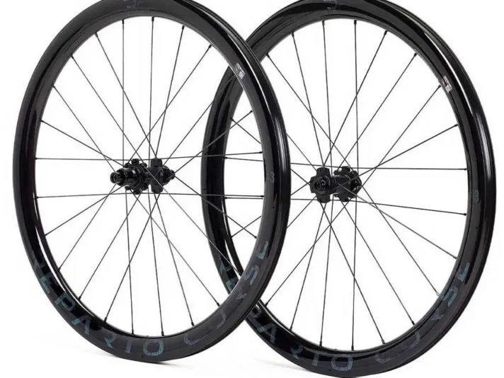 bianchi jeu de roues gravel reparto corse 43r ceramitech cl disc tubeless.webp