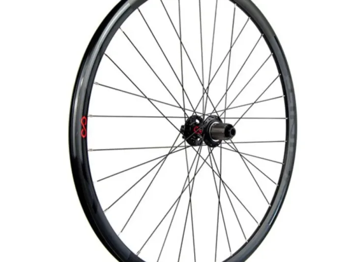 gurpil roue arriere de gravel infinite 6b disc tubeless.webp